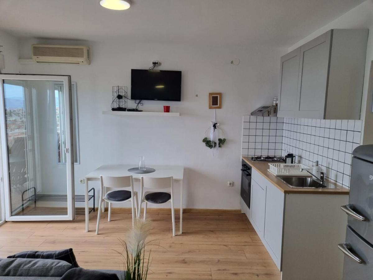 Apartmani Mali Selce Eksteriør bilde