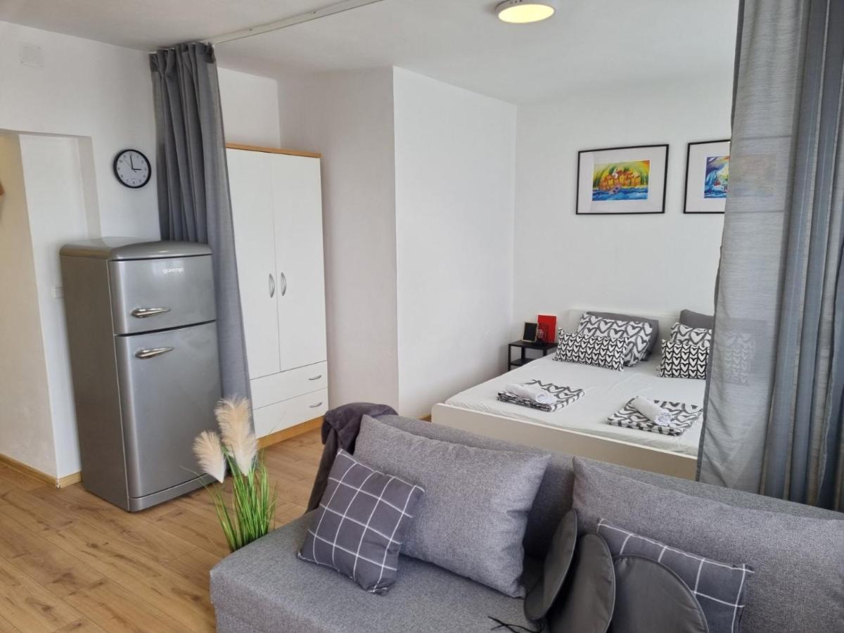 Apartmani Mali Selce Eksteriør bilde