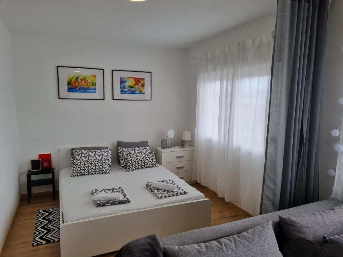 Apartmani Mali Selce Eksteriør bilde