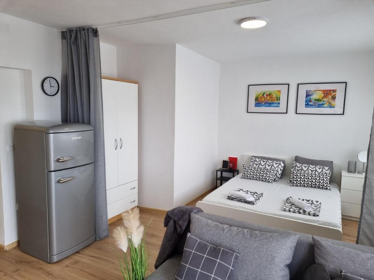 Apartmani Mali Selce Eksteriør bilde