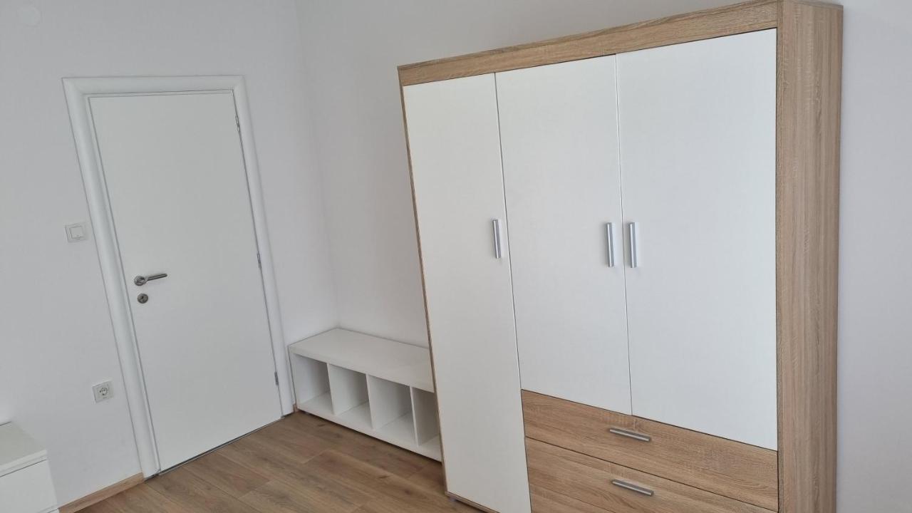 Apartmani Mali Selce Eksteriør bilde
