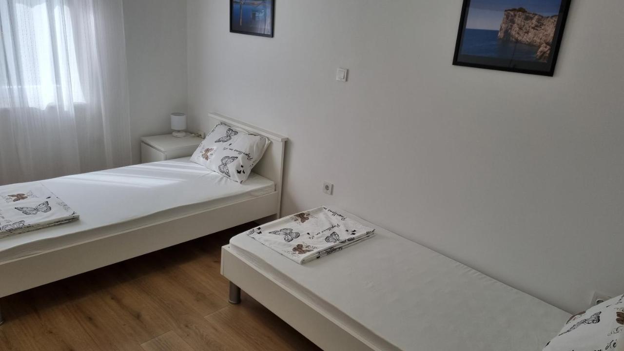Apartmani Mali Selce Eksteriør bilde
