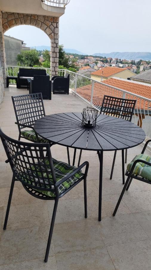 Apartmani Mali Selce Eksteriør bilde